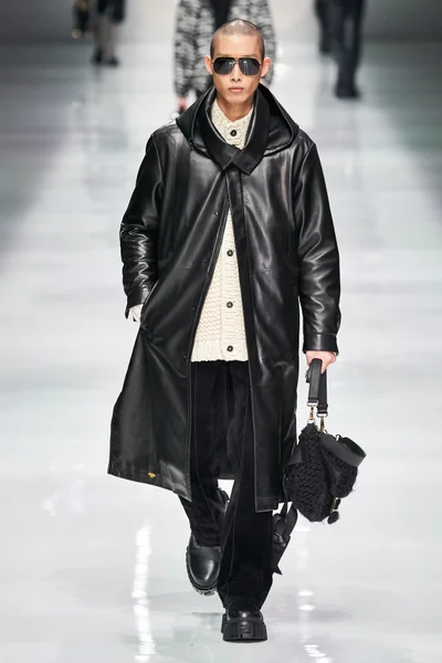 Look 10